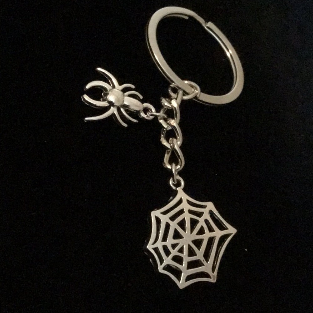 Spider & Web Keychain - Picture 6 of 6